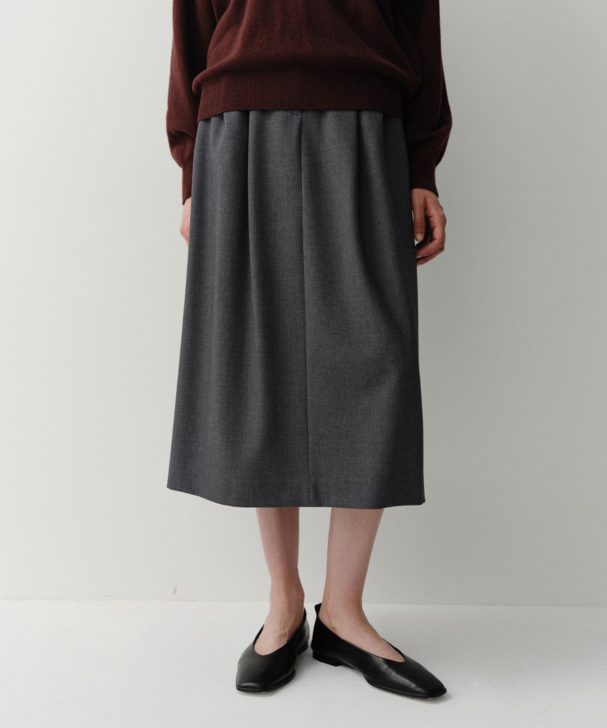 이아(EAAH) TUCK VOLUME MAXI SKIRT (CHARCOAL)