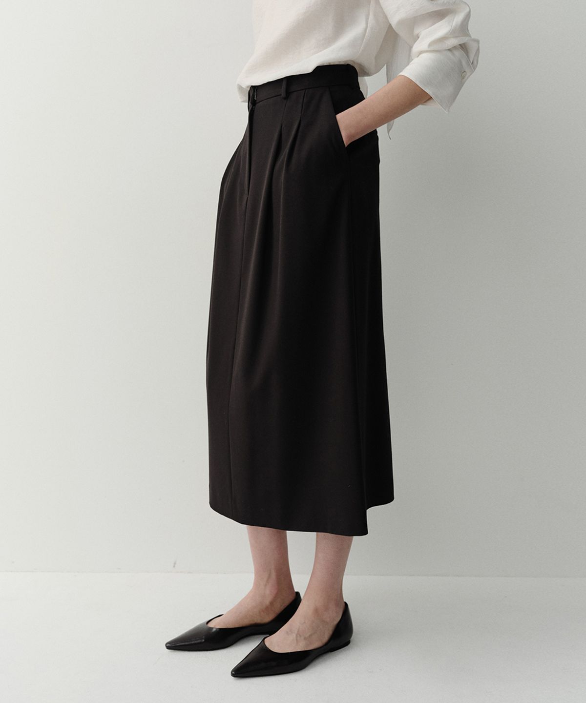 이아(EAAH) TUCK VOLUME MAXI SKIRT (BLACK)
