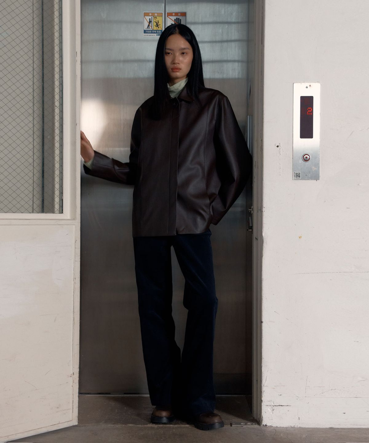 38컴온커먼(38COMEONCOMMON) Minimal Stitch Faux Leather Jacket (Deep Brown)