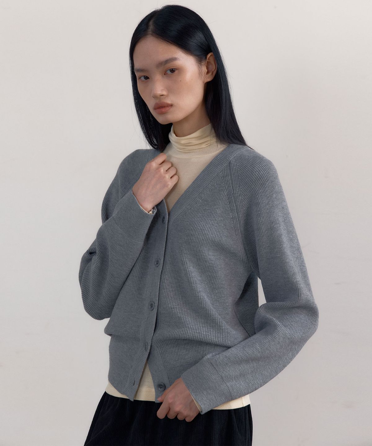 38컴온커먼(38COMEONCOMMON) Essential V-neck Cardigan (Melange Grey)