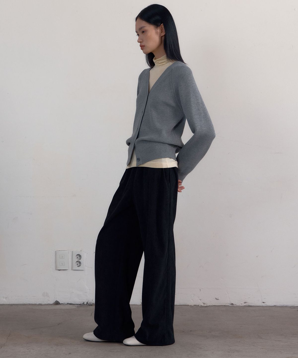 38컴온커먼(38COMEONCOMMON) Essential V-neck Cardigan (Melange Grey)