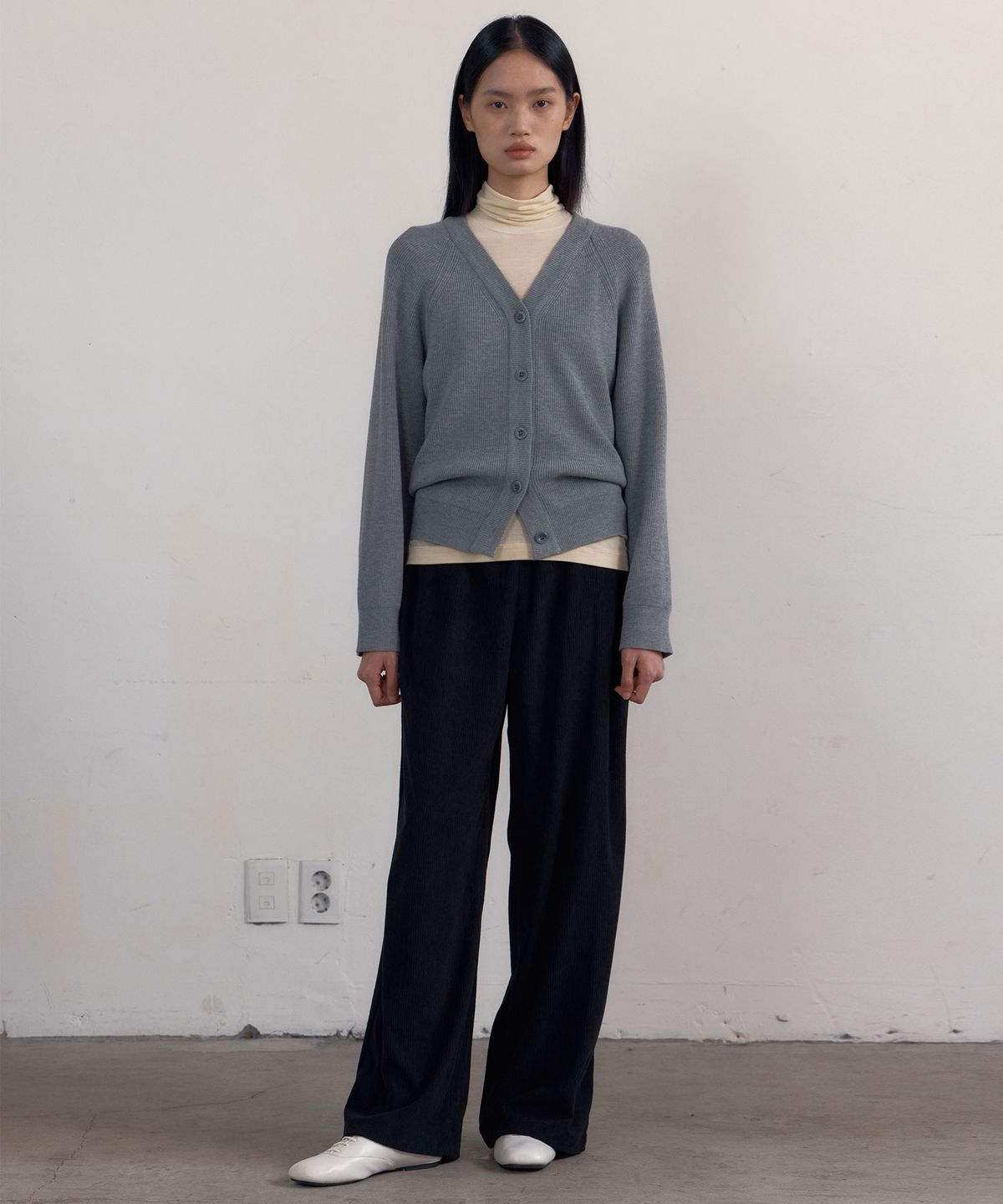 38컴온커먼(38COMEONCOMMON) Essential V-neck Cardigan (Melange Grey)