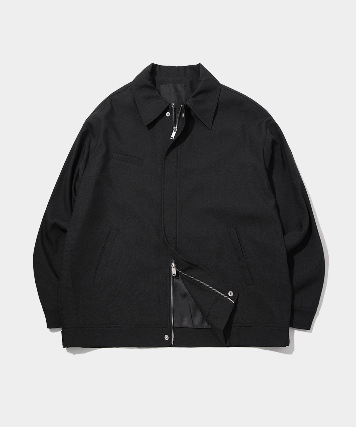 블랙모먼트(BLACK MOMENT) 스탠다드 클래식 폴리 카라 포켓 블루종 미니멀 수트 셋업 자켓 [네이비]