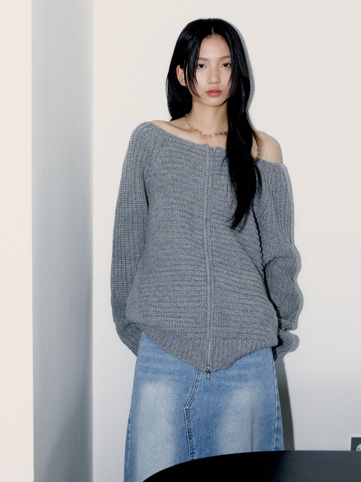 오피쉬(OAFISH) OFF SHOULDER KNIT ZIP-UP, GRAY