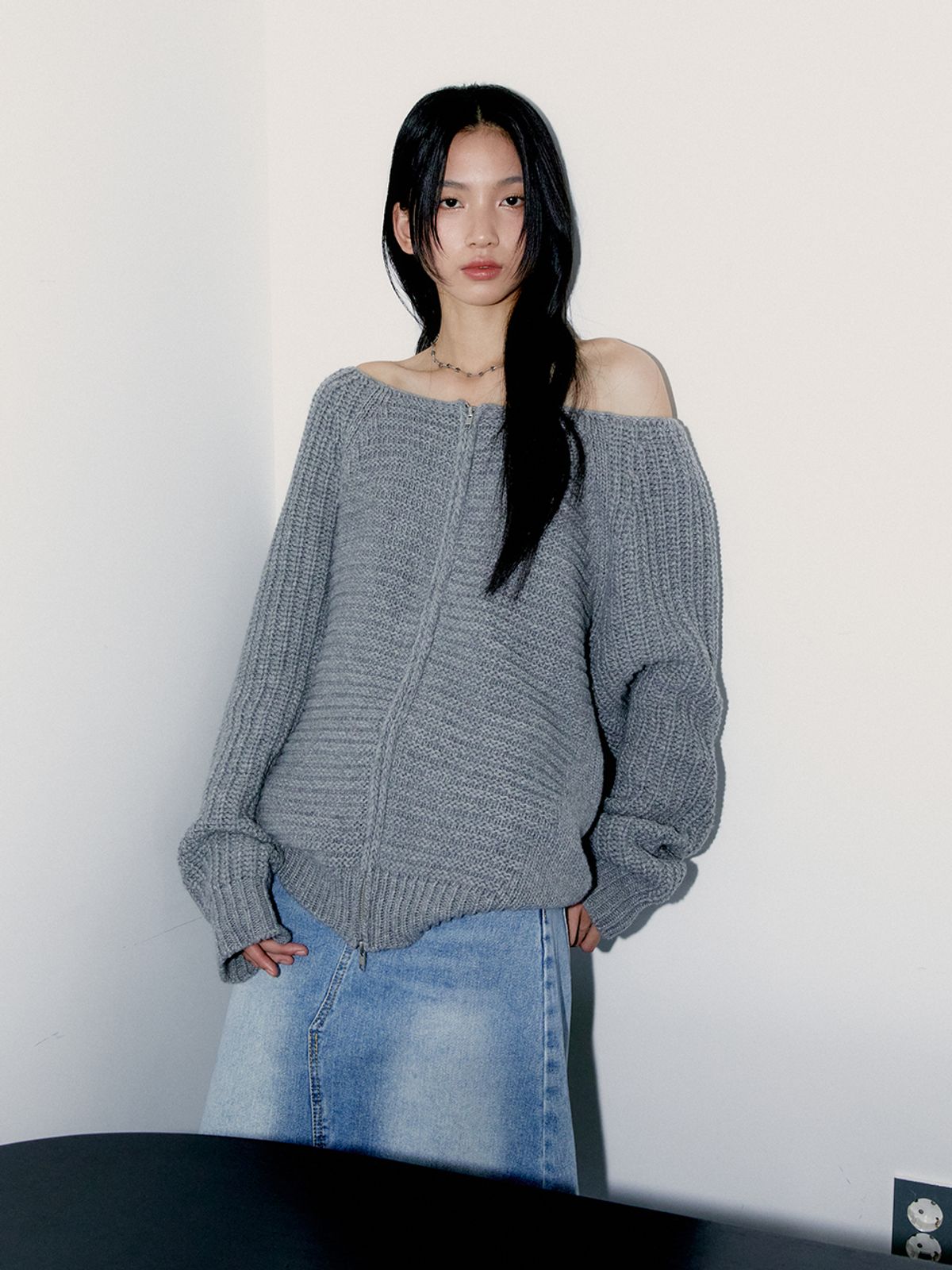 오피쉬(OAFISH) OFF SHOULDER KNIT ZIP-UP, GRAY