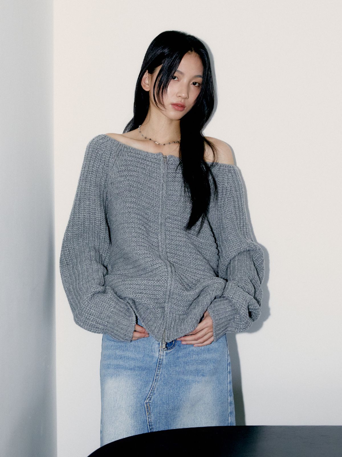 오피쉬(OAFISH) OFF SHOULDER KNIT ZIP-UP, GRAY