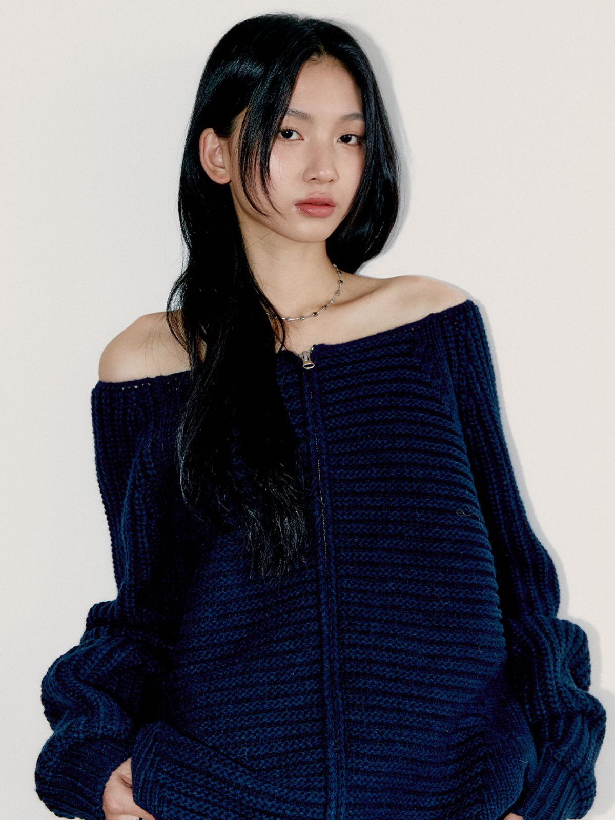 오피쉬(OAFISH) OFF SHOULDER KNIT ZIP-UP, NAVY