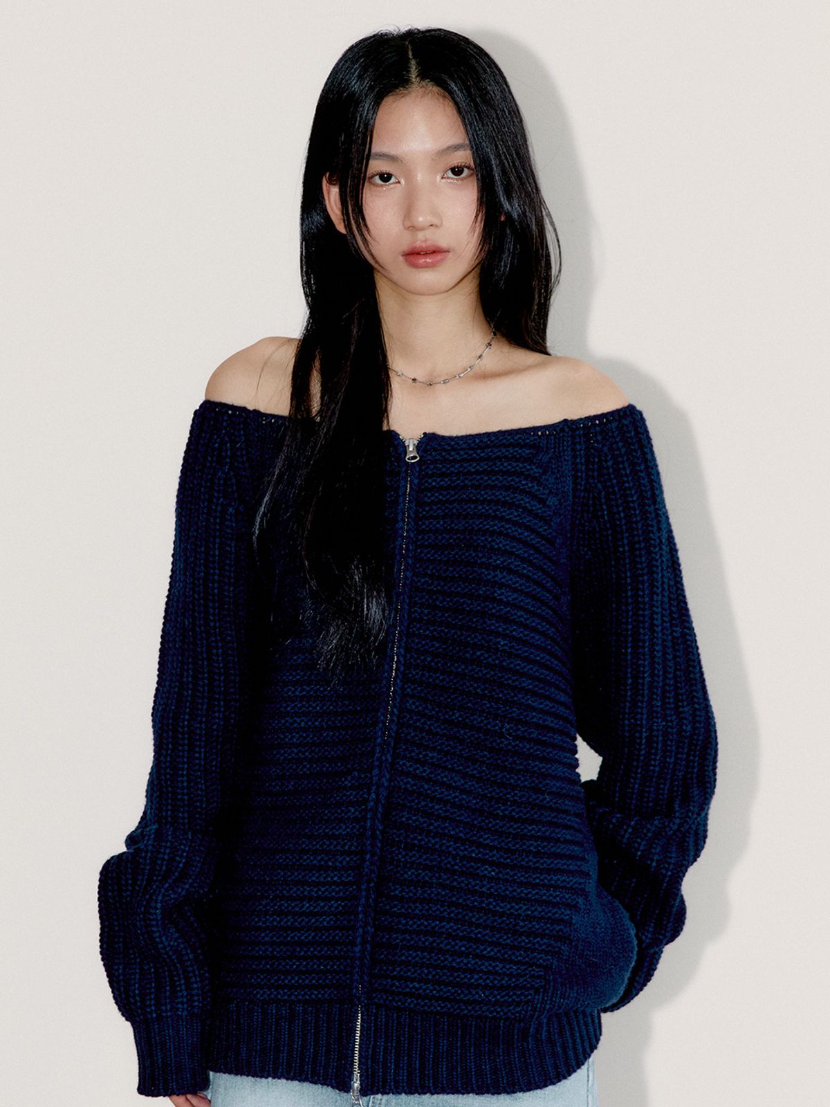 오피쉬(OAFISH) OFF SHOULDER KNIT ZIP-UP, NAVY