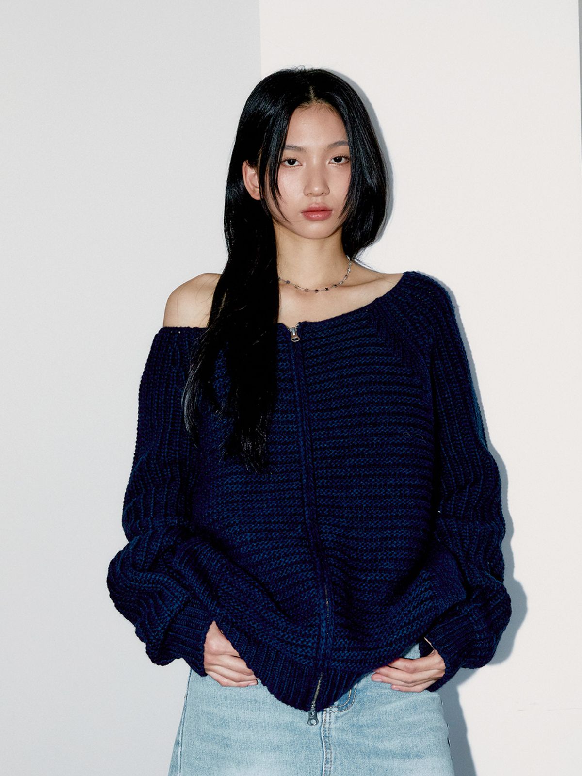 오피쉬(OAFISH) OFF SHOULDER KNIT ZIP-UP, NAVY