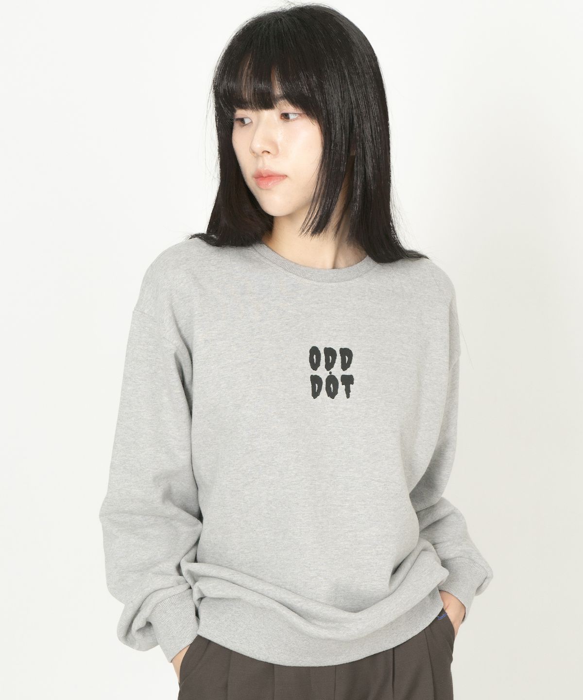 오드닷(ODD DOT) 오드 빅로고 맨투맨_그레이