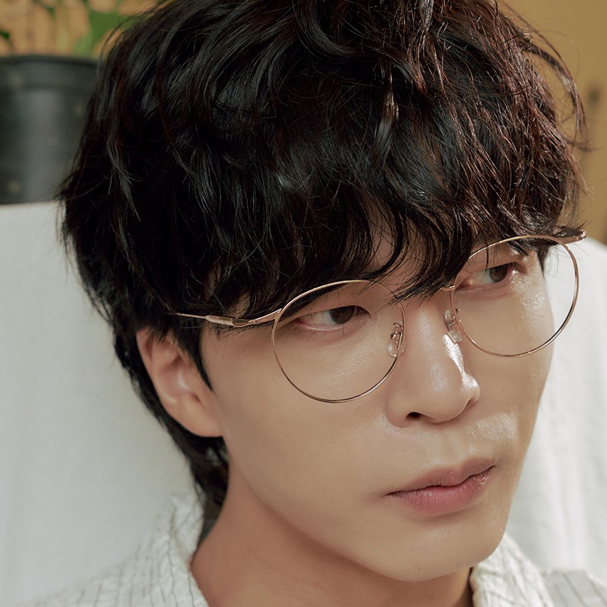 알로아이웨어(ALO EYEWEAR) [illusionist] 오버사이즈 라운드 티타늄 로즈골드 안경테 IL8404 2424G