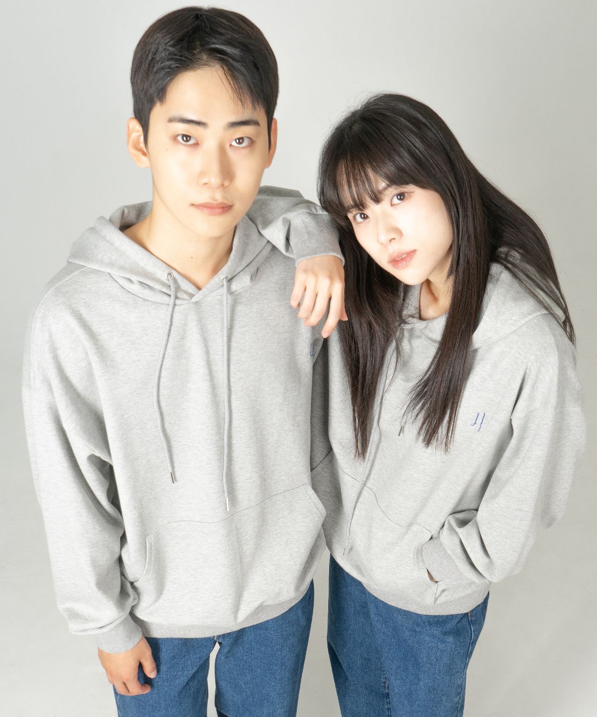 오드닷(ODD DOT) 오드 스퀘어 후드티_그레이