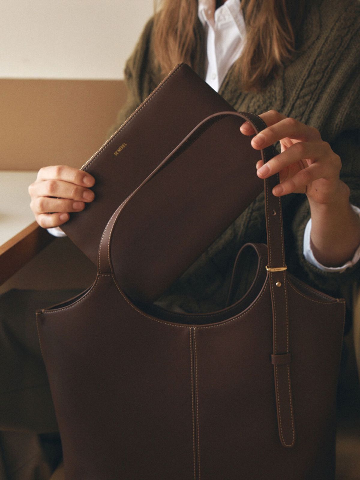 드메리엘(DEMERIEL) 90 Veneta Bag Medium Wood Brown