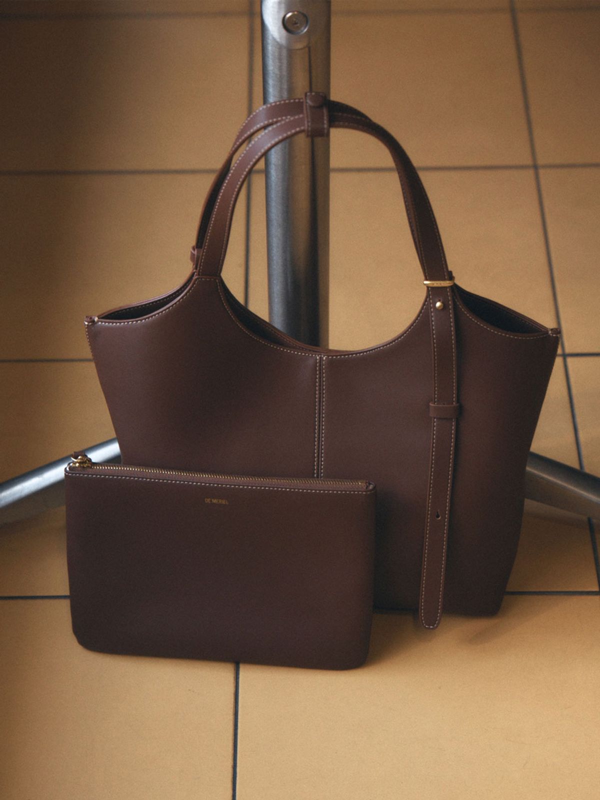 드메리엘(DEMERIEL) 90 Veneta Bag Medium Wood Brown