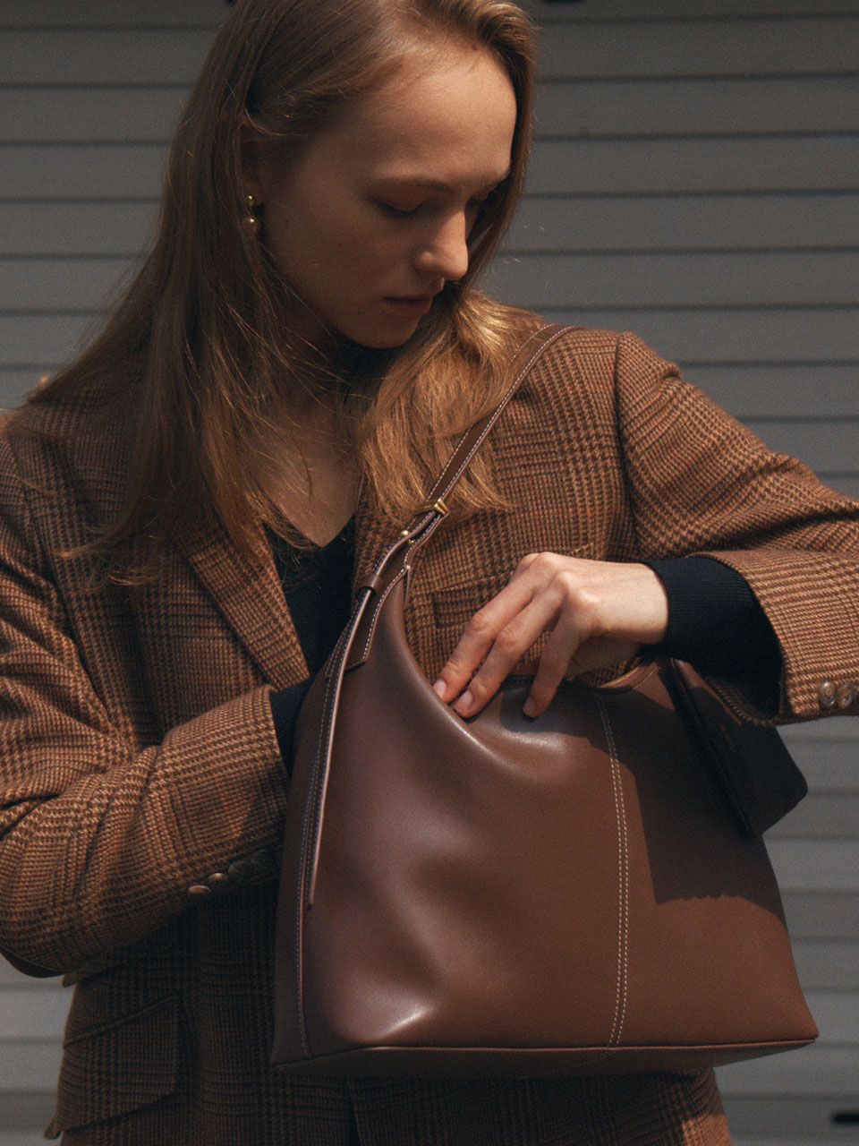 【DE MERIEL】 Hobo Bag Medium★韓国大人気★追跡付 MUSINSA公式 | DEMERIEL Veneta Hobo Bag Medium Wood Brown