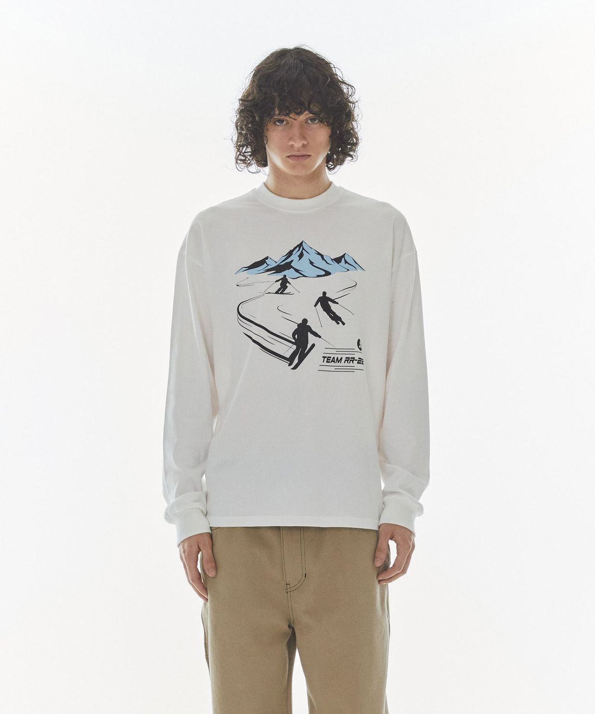 레스트앤레크레이션(REST&RECREATION) 22TEAM GRAPHIC LONG SLEEVE T-SHIRT - WHITE