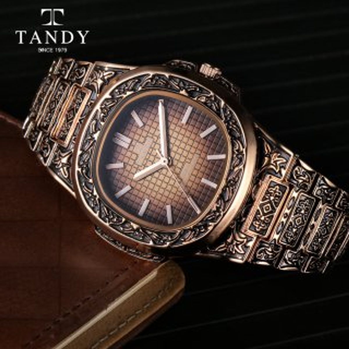 탠디(TANDY) 인그레이빙 라인 남성 메탈  손목 시계 T-6295
