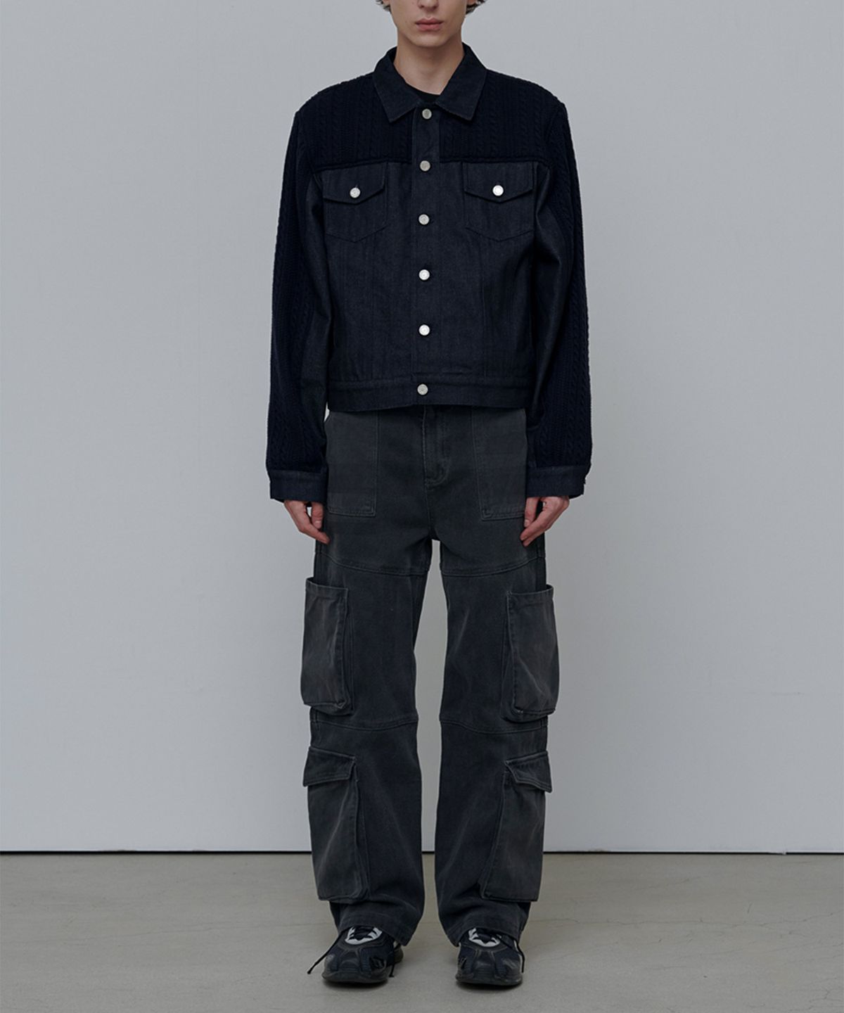 애니타임로릭(ANYTIME LOREAK) CAMELLIA BIG CARGO PANTS-CHARCOAL