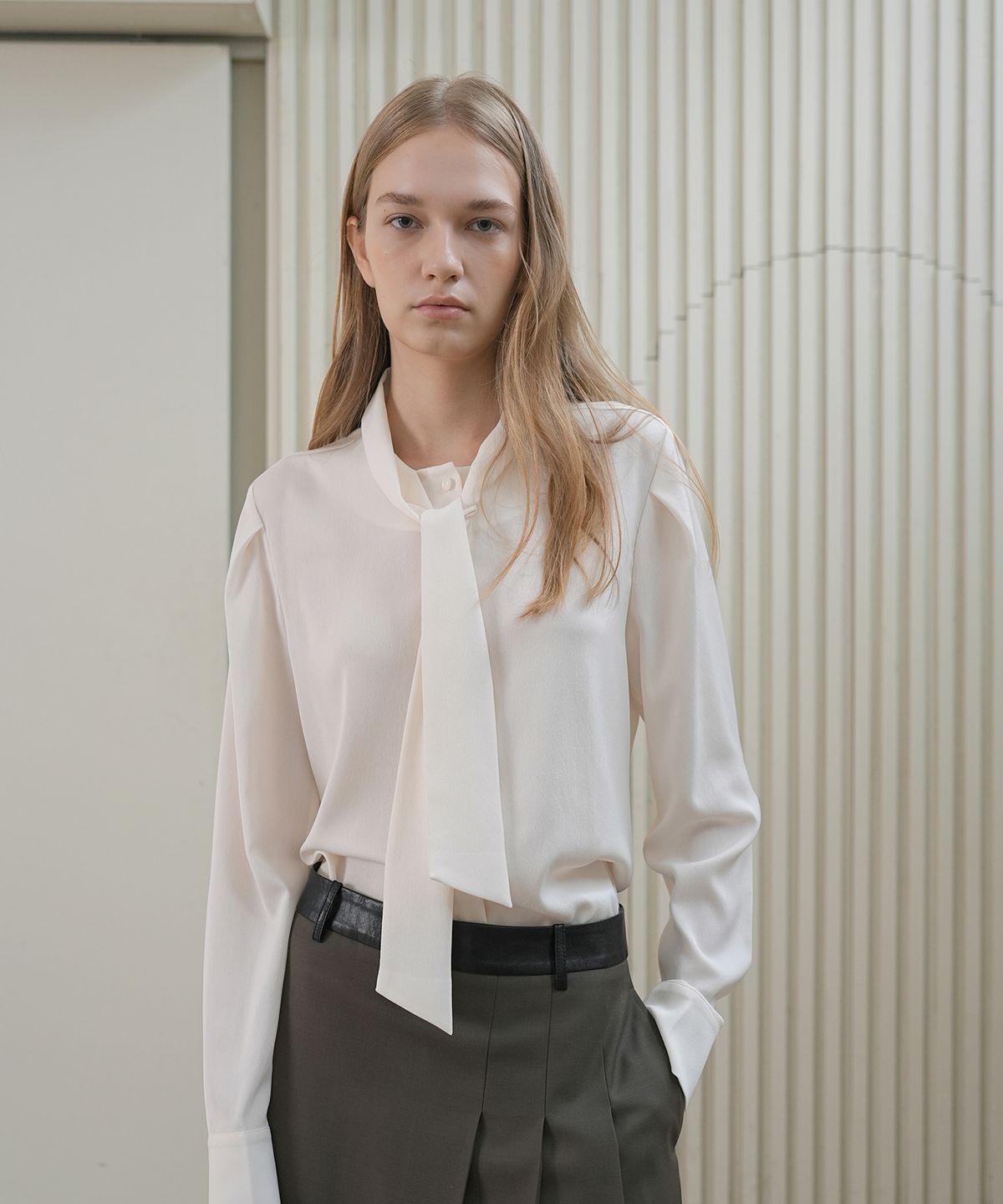 폴앤앨리스(PAUL&ALICE) TIE BLOUSE / IVORY
