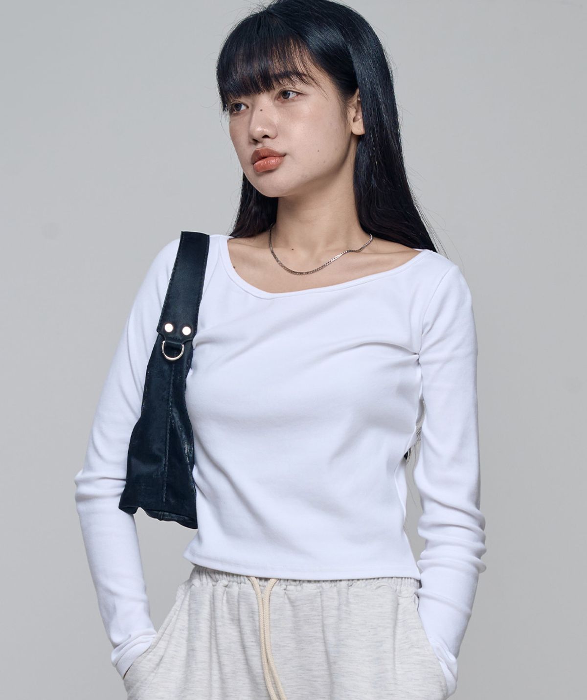 칙스(CHICKS) 워닛 보트넥 긴팔 티셔츠 White
