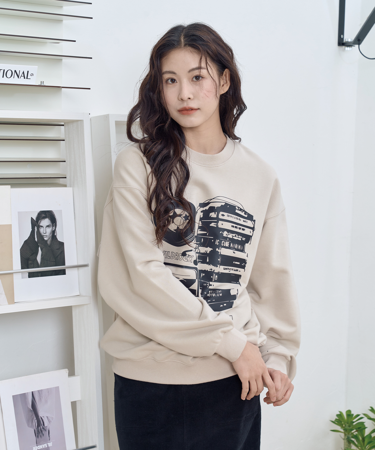 와일드락(WILDROCK) 카세트 테이프 맨투맨_베이지