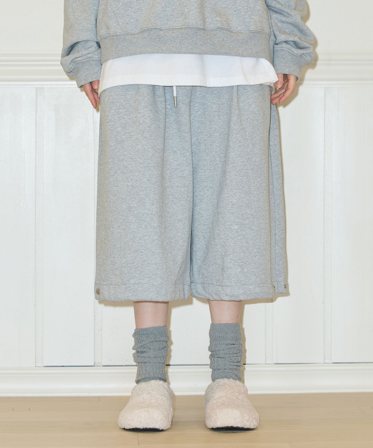 페이헤이(FEIHEI) LOVE’S HANDCUFFS BERMUDA SWEAT PANTS GREY