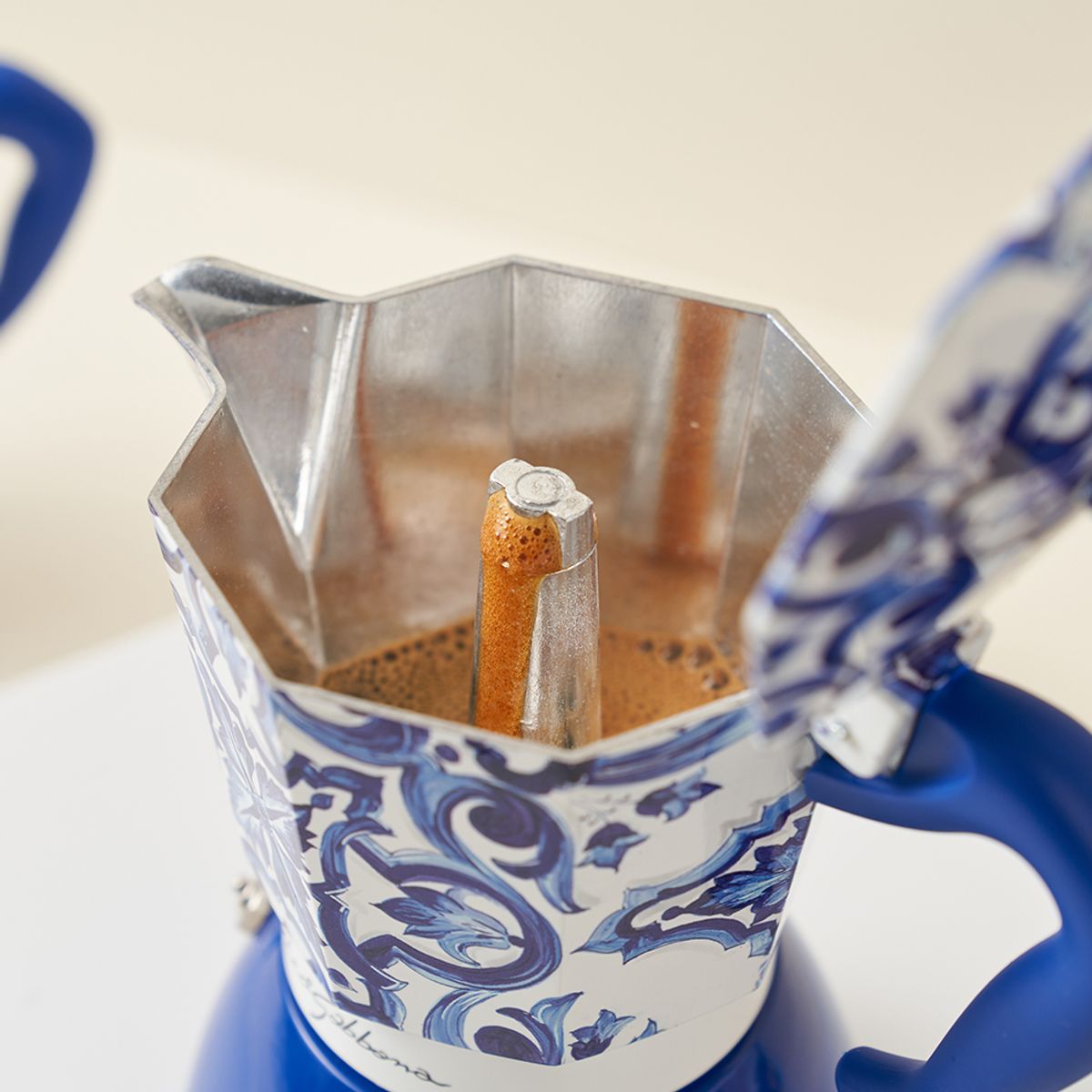 비알레띠(BIALETTI) 비알레띠 인덕션 모카포트 돌체앤가바나 블루 6컵