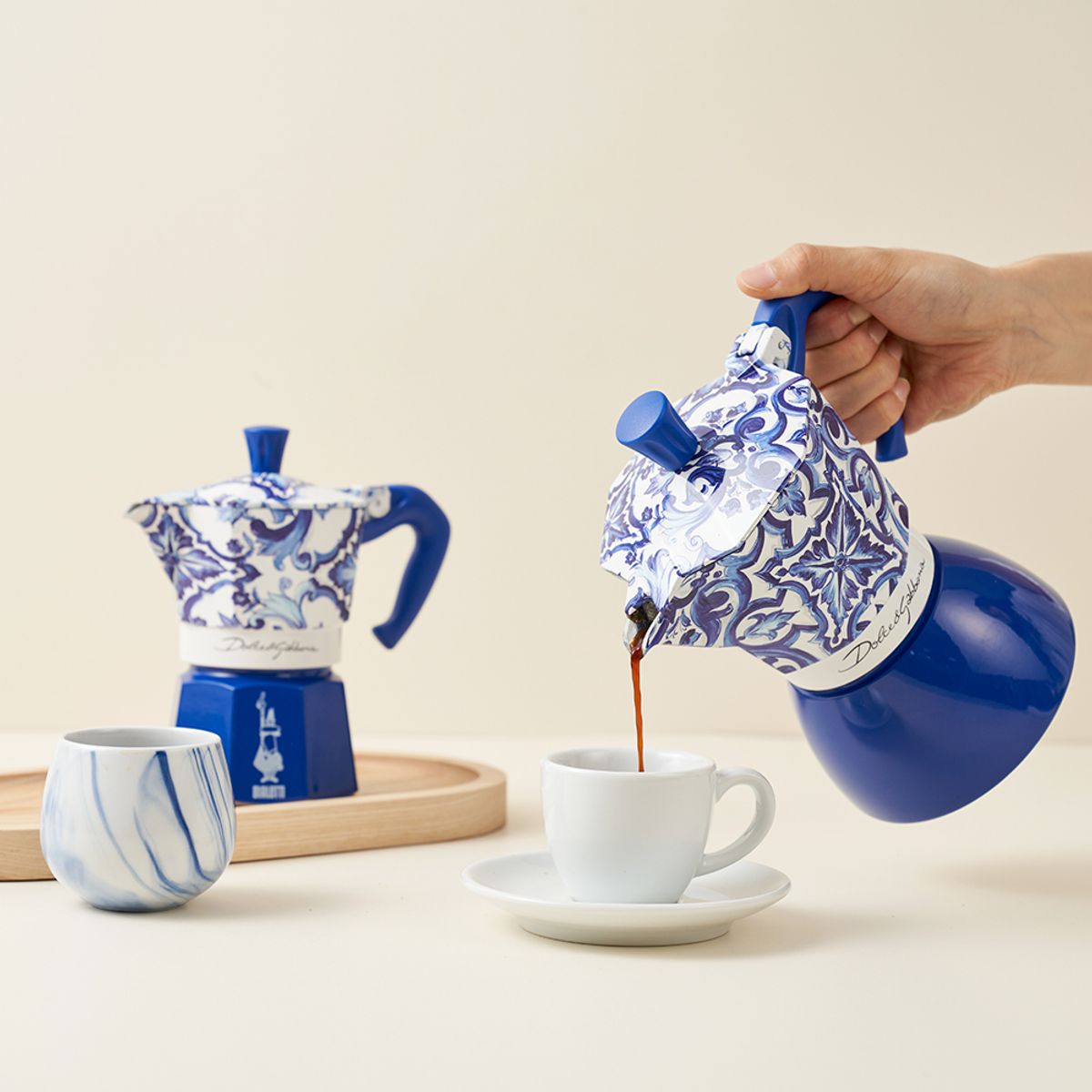 비알레띠(BIALETTI) 비알레띠 인덕션 모카포트 돌체앤가바나 블루 6컵