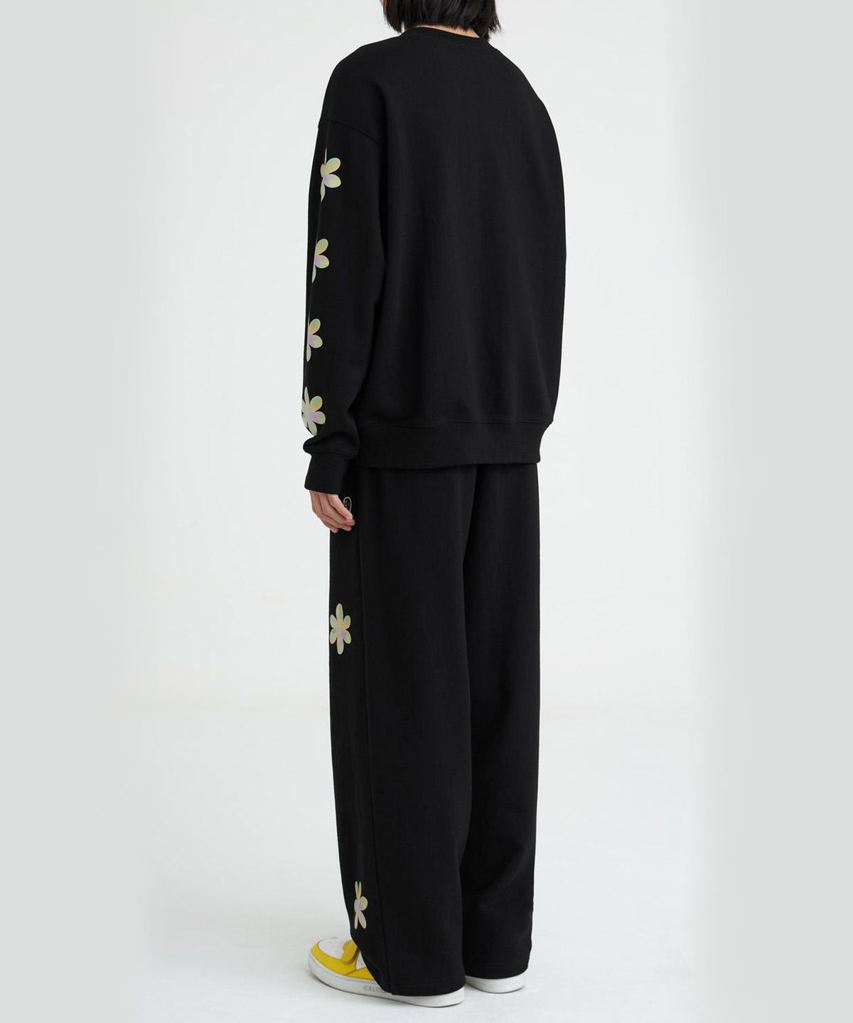 1011갤러리(1011 GALLERY) FLOWER GRAPHIC SWEATSHIRT
