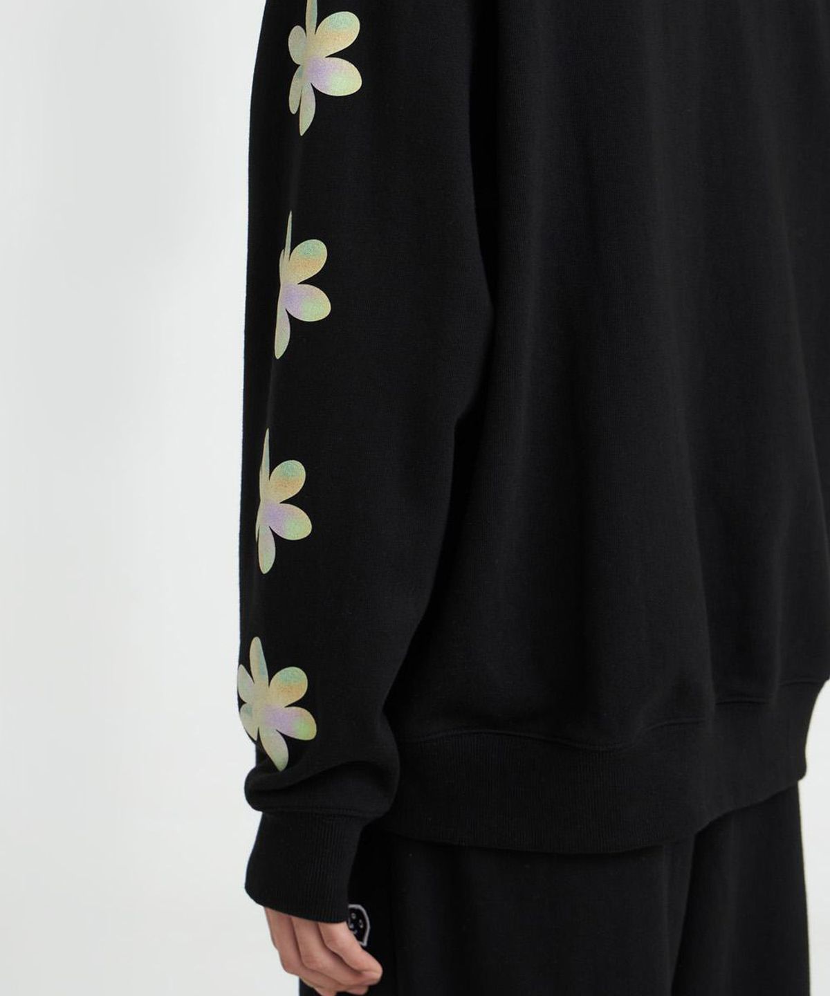 1011갤러리(1011 GALLERY) FLOWER GRAPHIC SWEATSHIRT