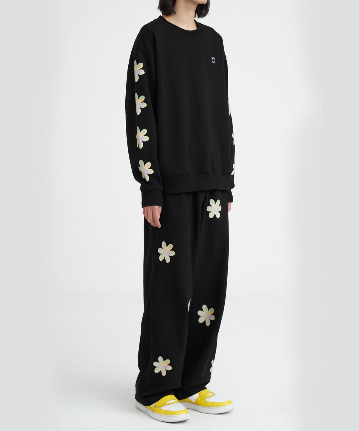 1011갤러리(1011 GALLERY) FLOWER GRAPHIC SWEATSHIRT