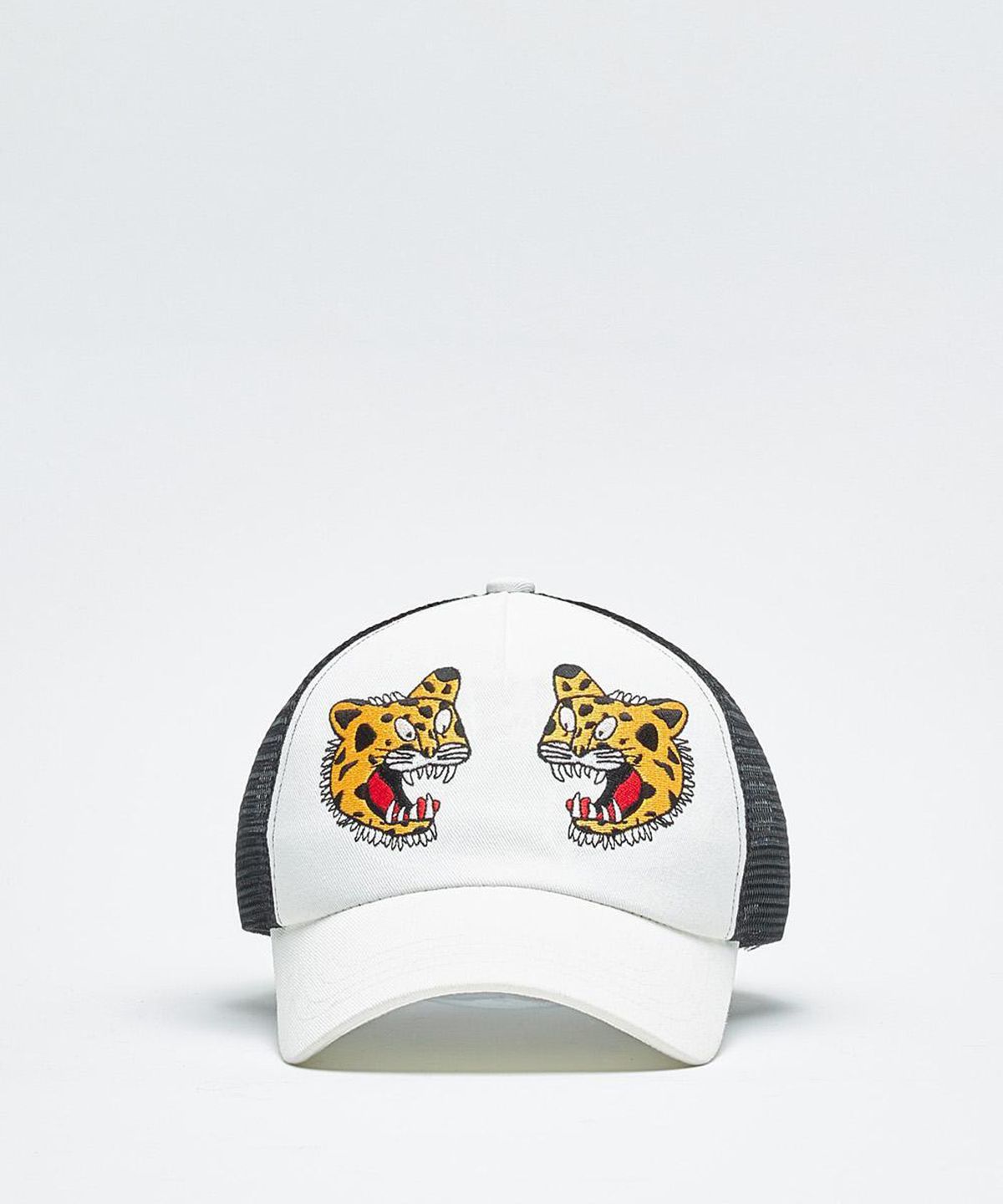 1011갤러리(1011 GALLERY) EMBROIDERED TIGER TRUCKER CAP