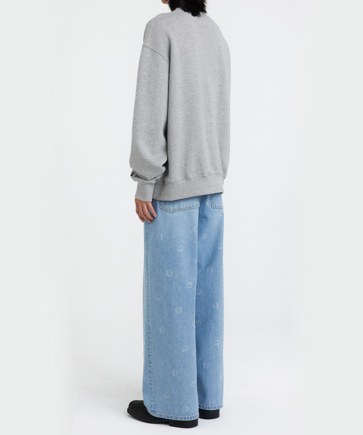 1011갤러리(1011 GALLERY) Love Graphic Long Sweatshirt