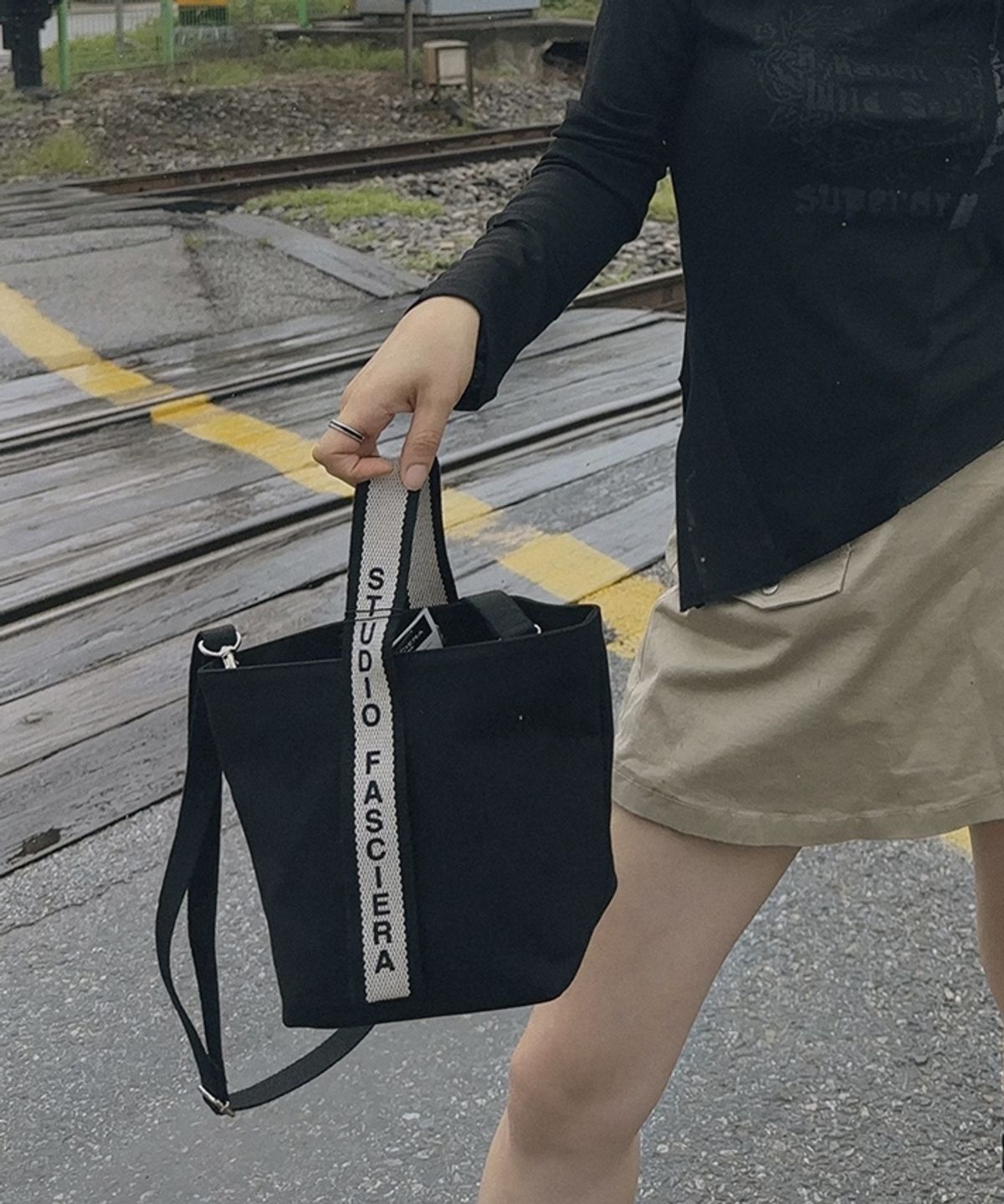 파시에라(FASCIERA) 원핸들 캔버스 버킷백_발칸10