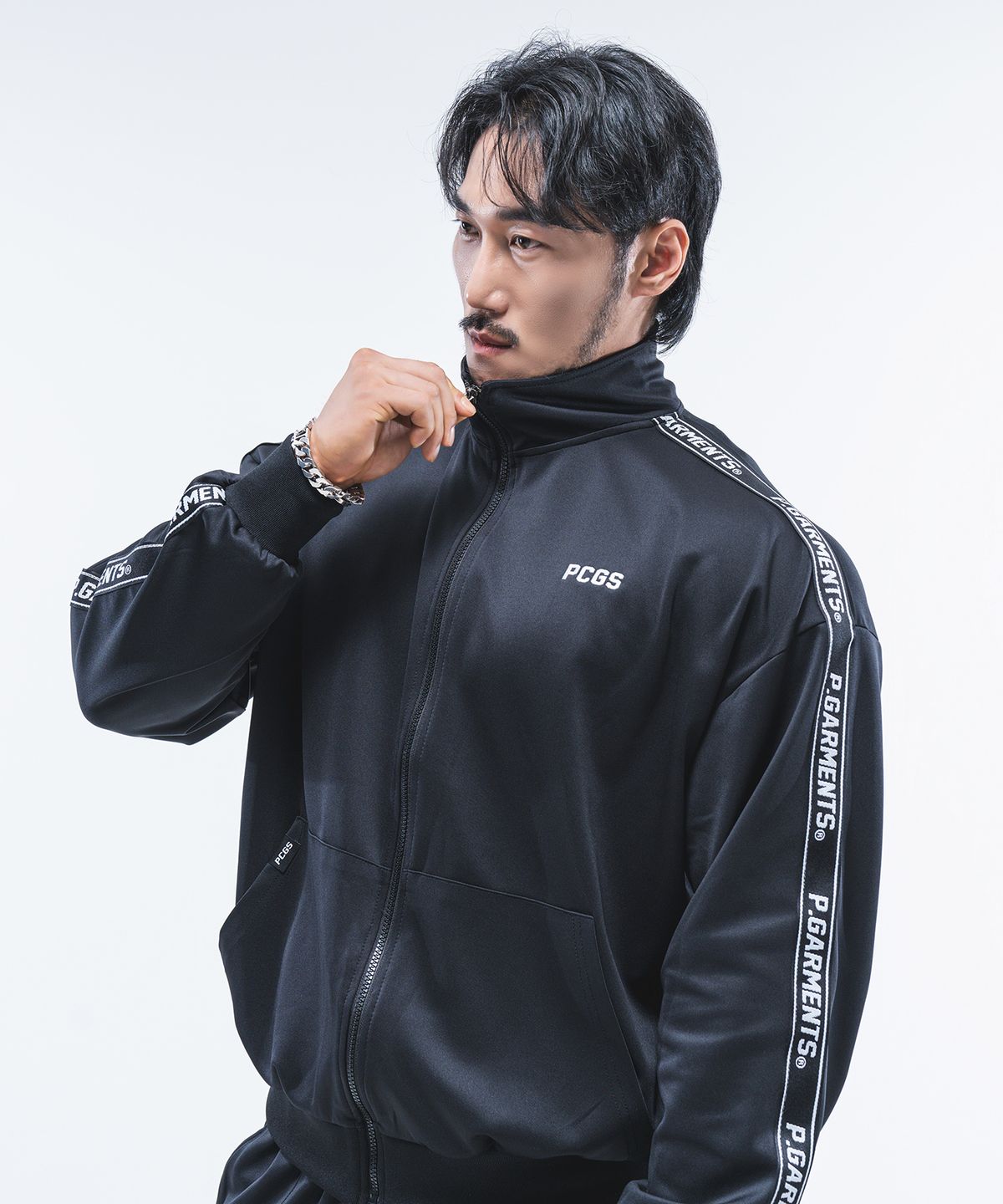 피지컬가먼츠(PHYSICAL GARMENTS) P2453 레터링라인 져지 하프집업 [블랙]