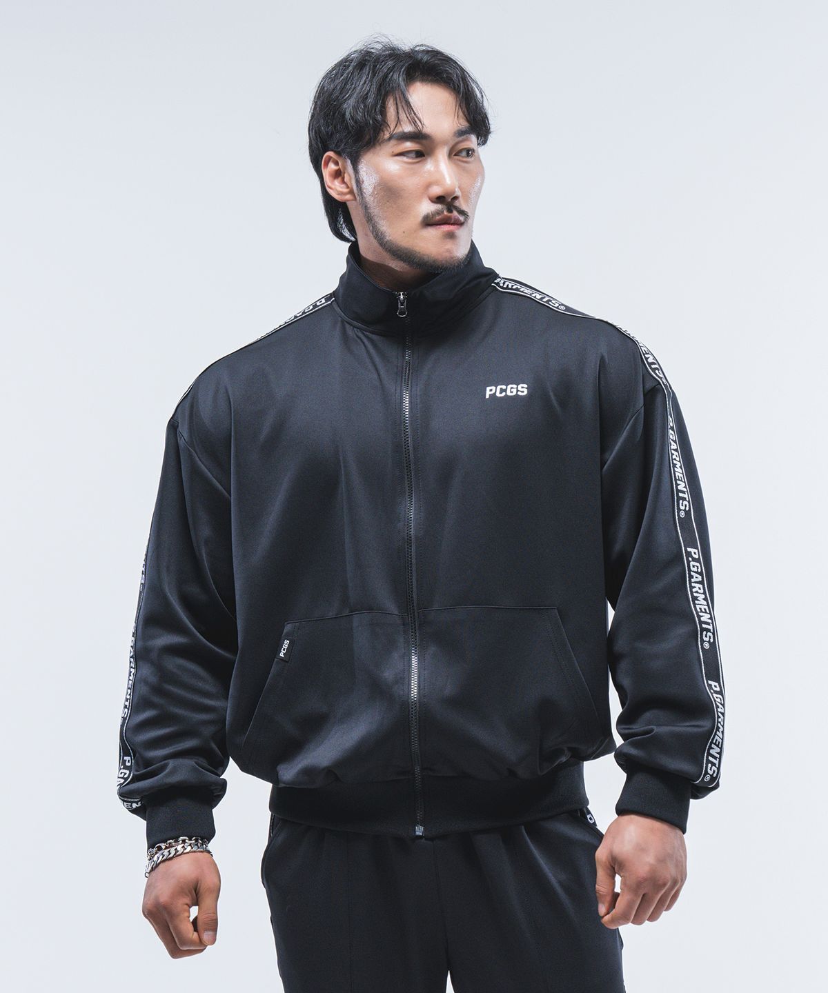 피지컬가먼츠(PHYSICAL GARMENTS) P2453 레터링라인 져지 하프집업 [블랙]