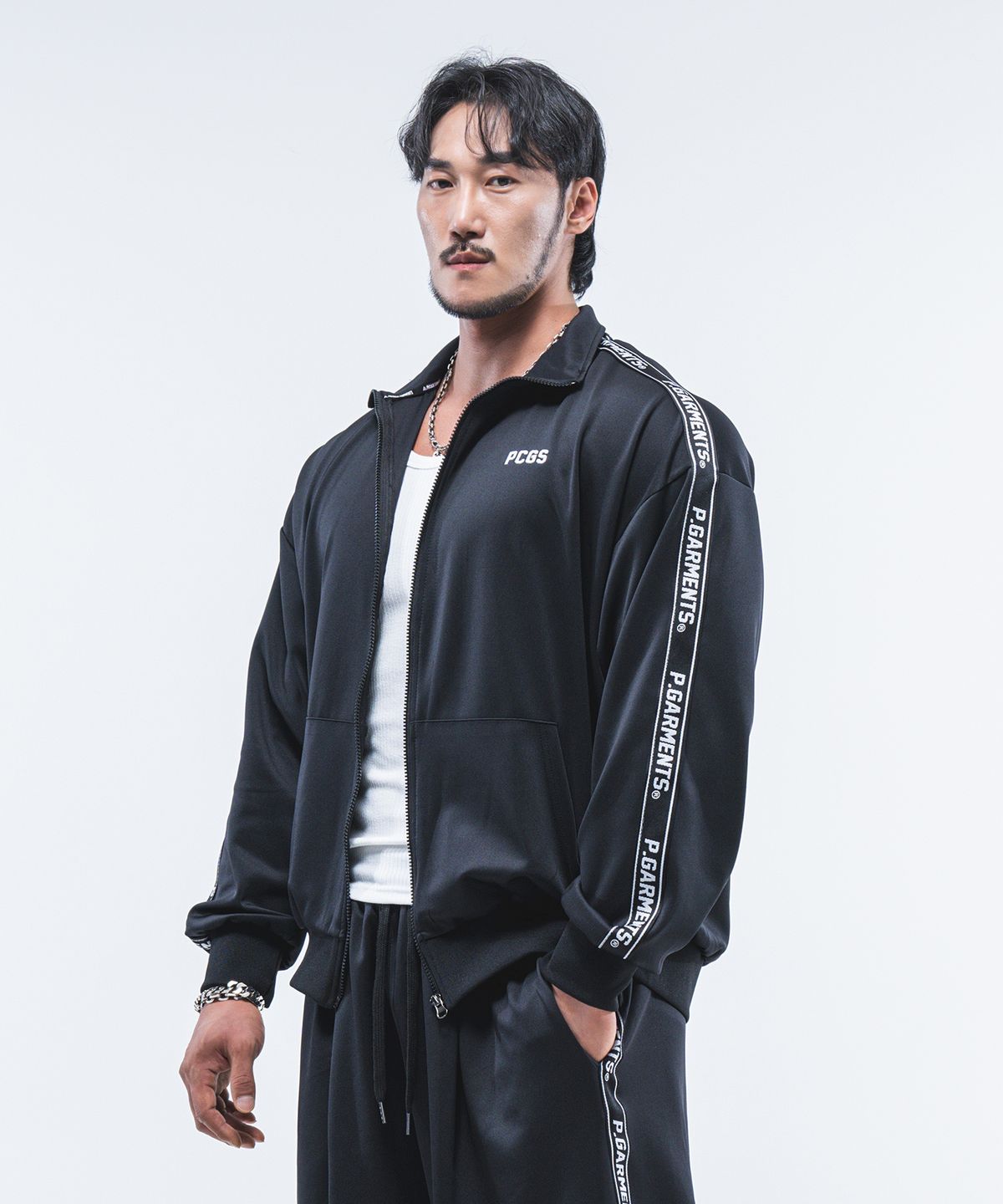 피지컬가먼츠(PHYSICAL GARMENTS) P2453 레터링라인 져지 하프집업 [블랙]
