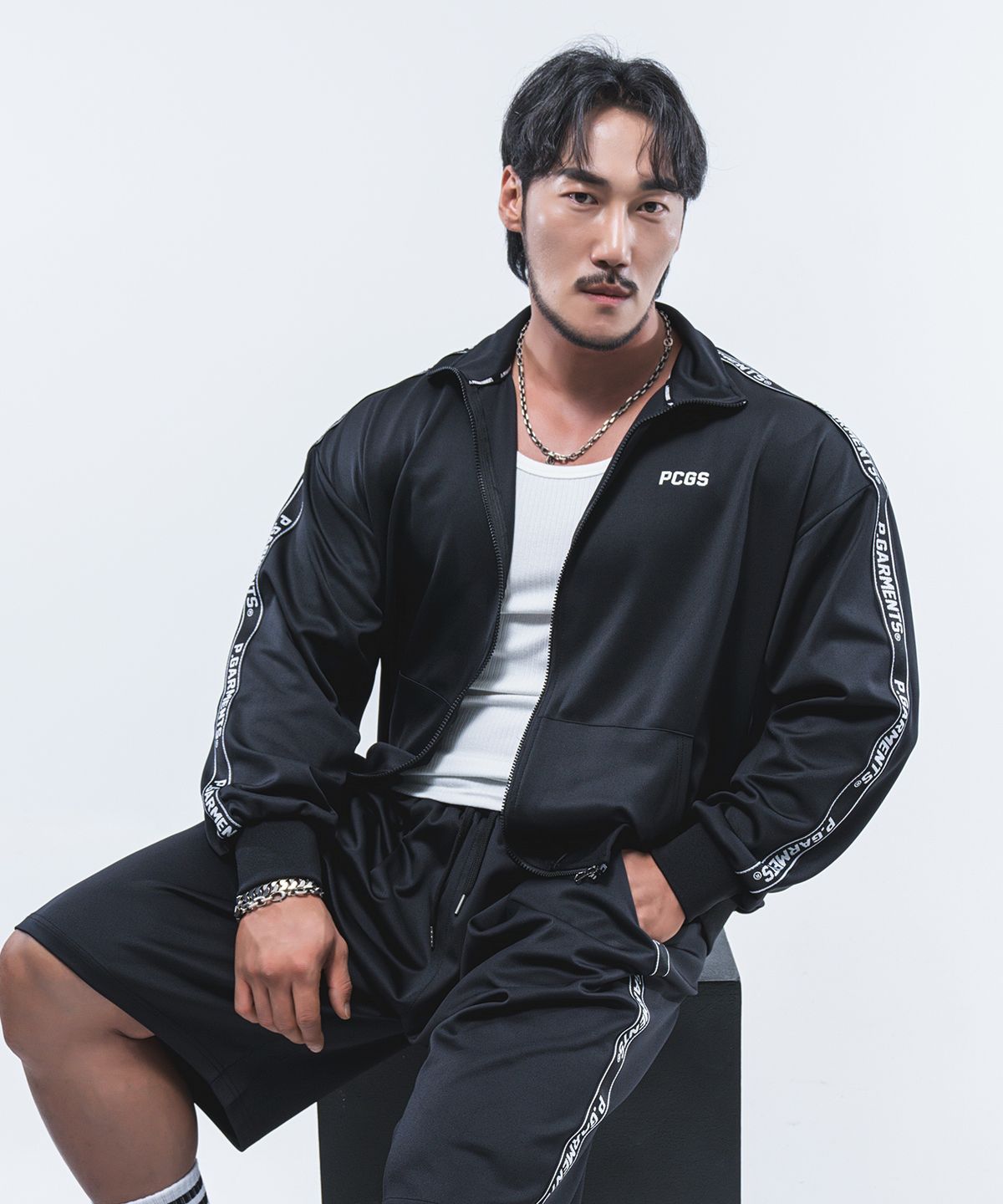 피지컬가먼츠(PHYSICAL GARMENTS) P2453 레터링라인 져지 하프집업 [블랙]