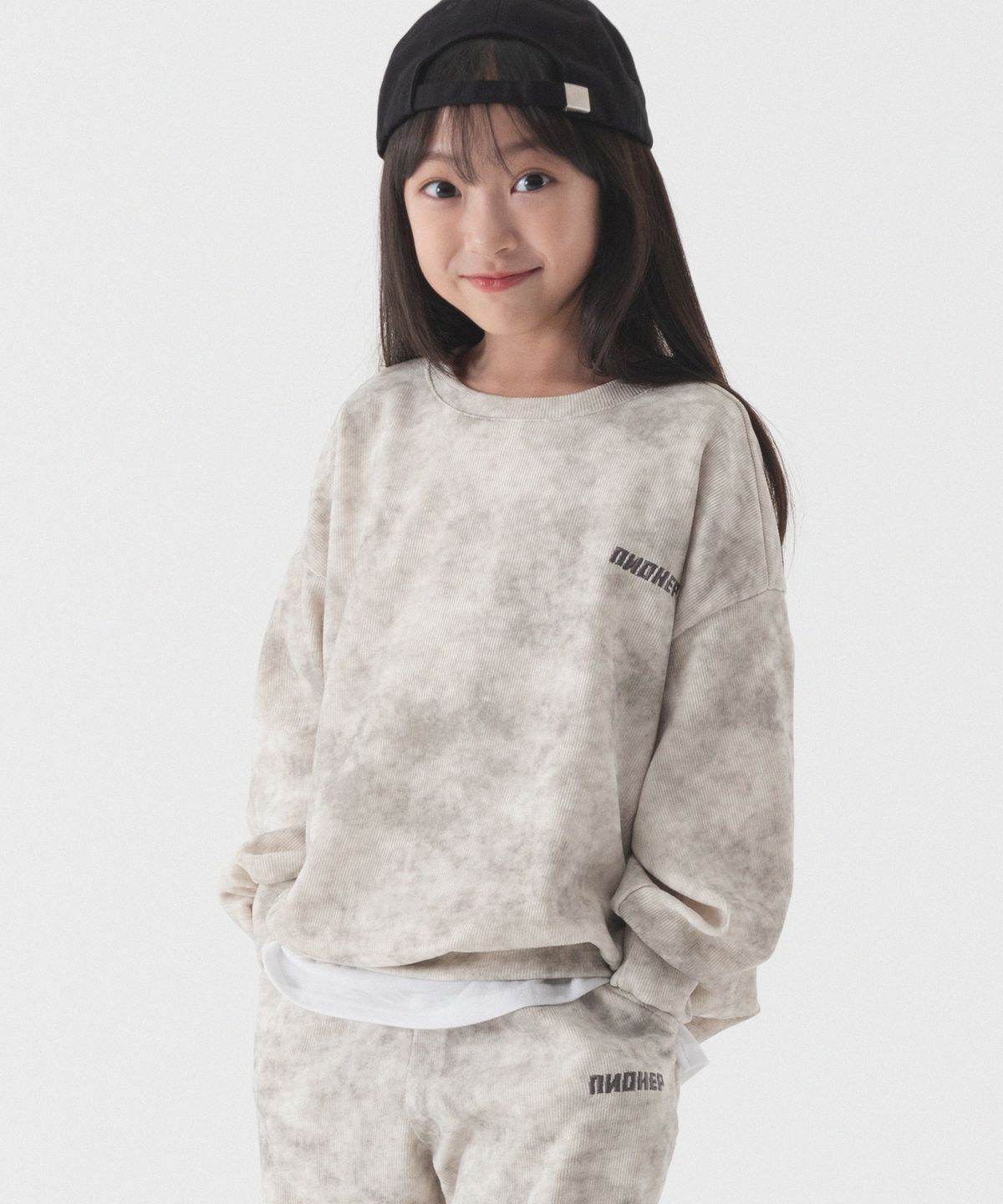 피아네르 키즈(PIANER KIDS) 타이다이 오버핏 로고 맨투맨 (베이지)
