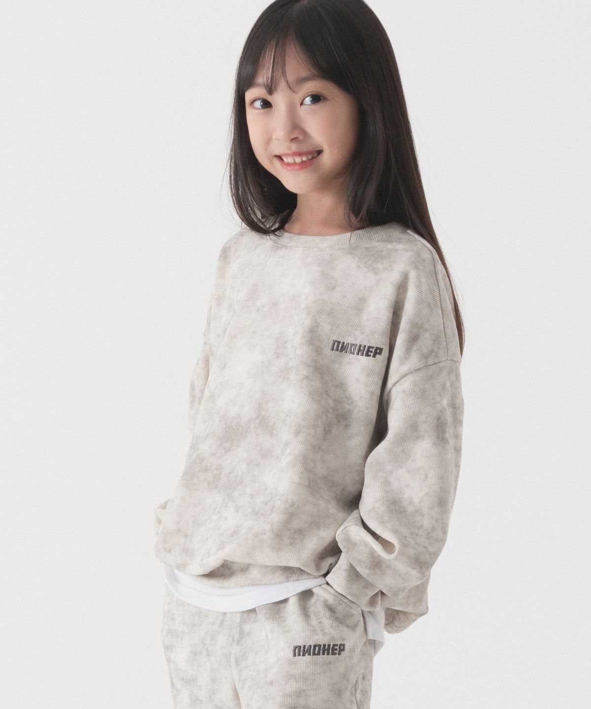 피아네르 키즈(PIANER KIDS) 타이다이 오버핏 로고 맨투맨 (베이지)