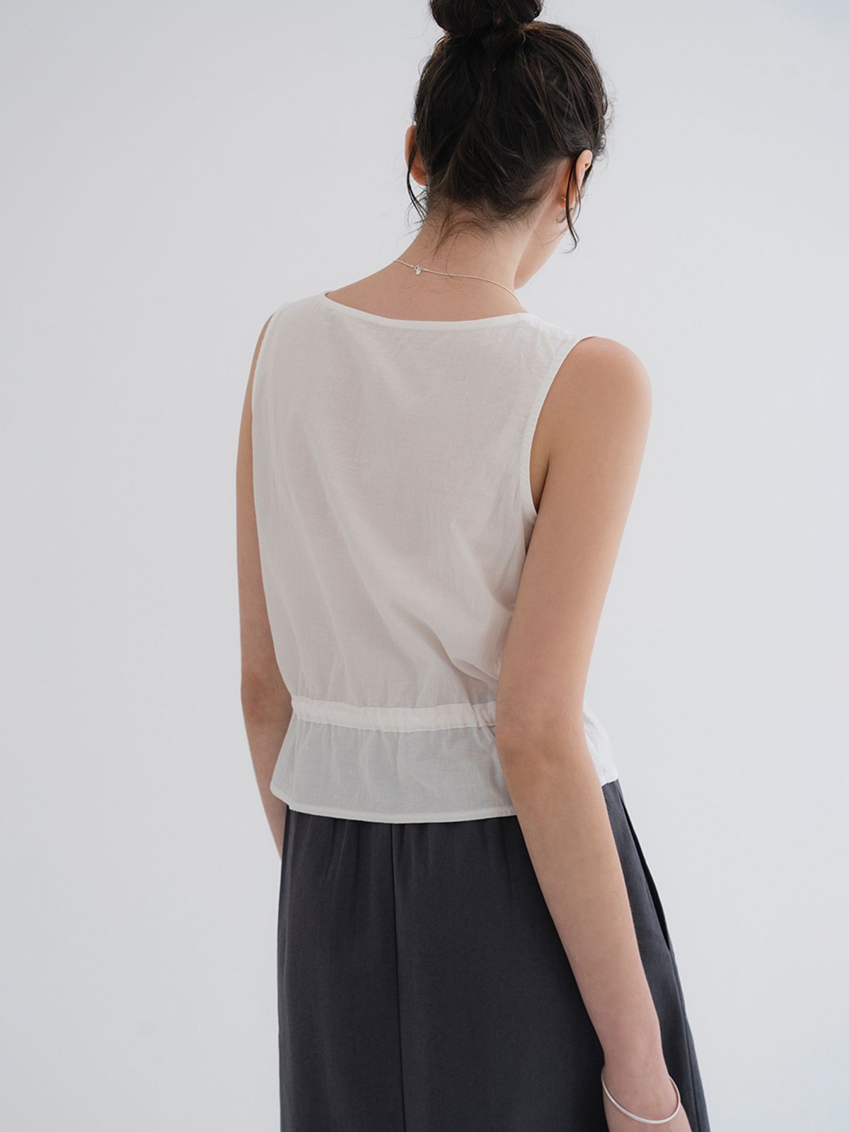 더미튼(THEMITTEN) Salt string blouse (white)