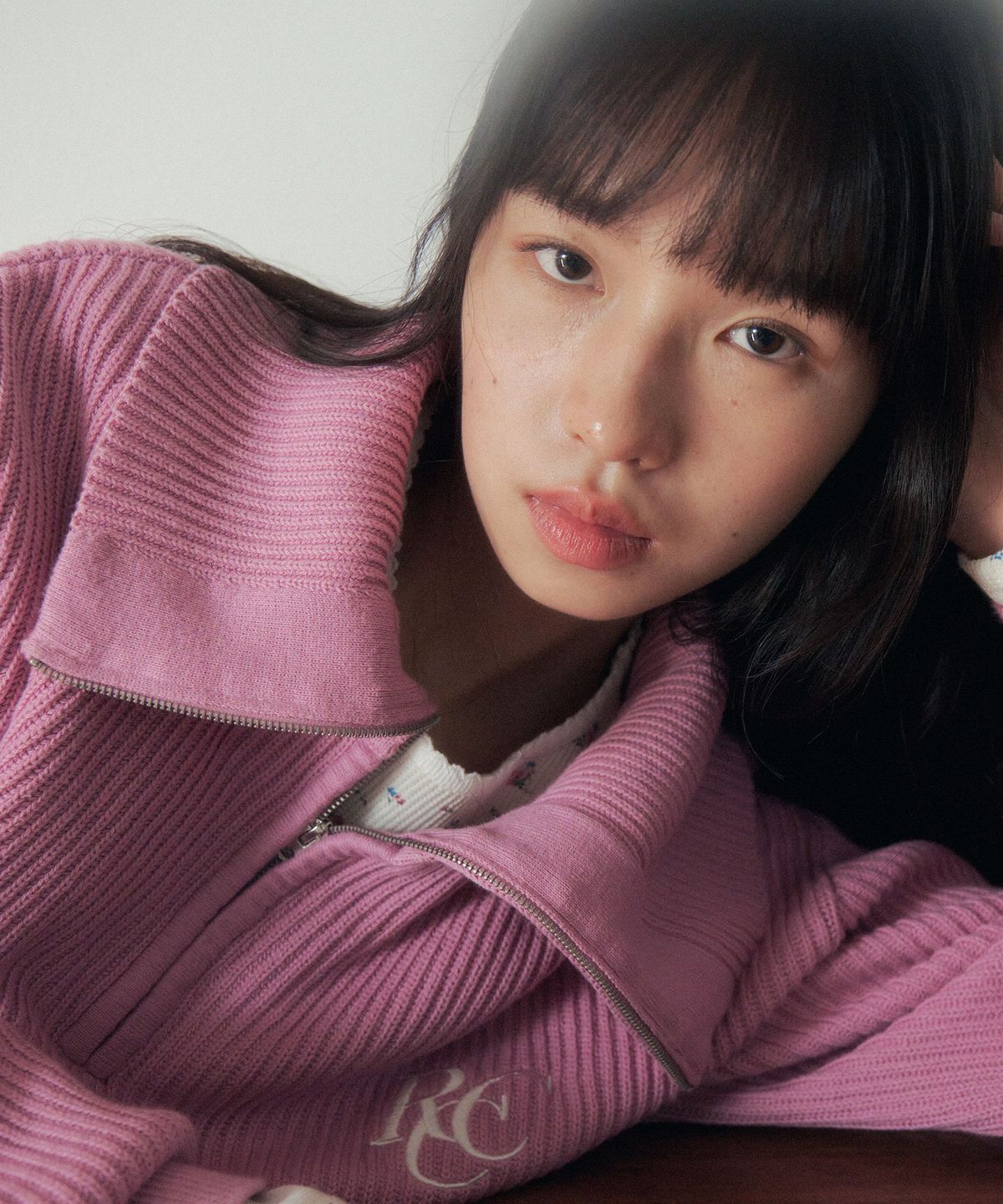 로씨로씨(ROCCI ROCCI) 로씨로씨 X 그래피커스 크로셰 데님 롱 스커트 [미들 블루]