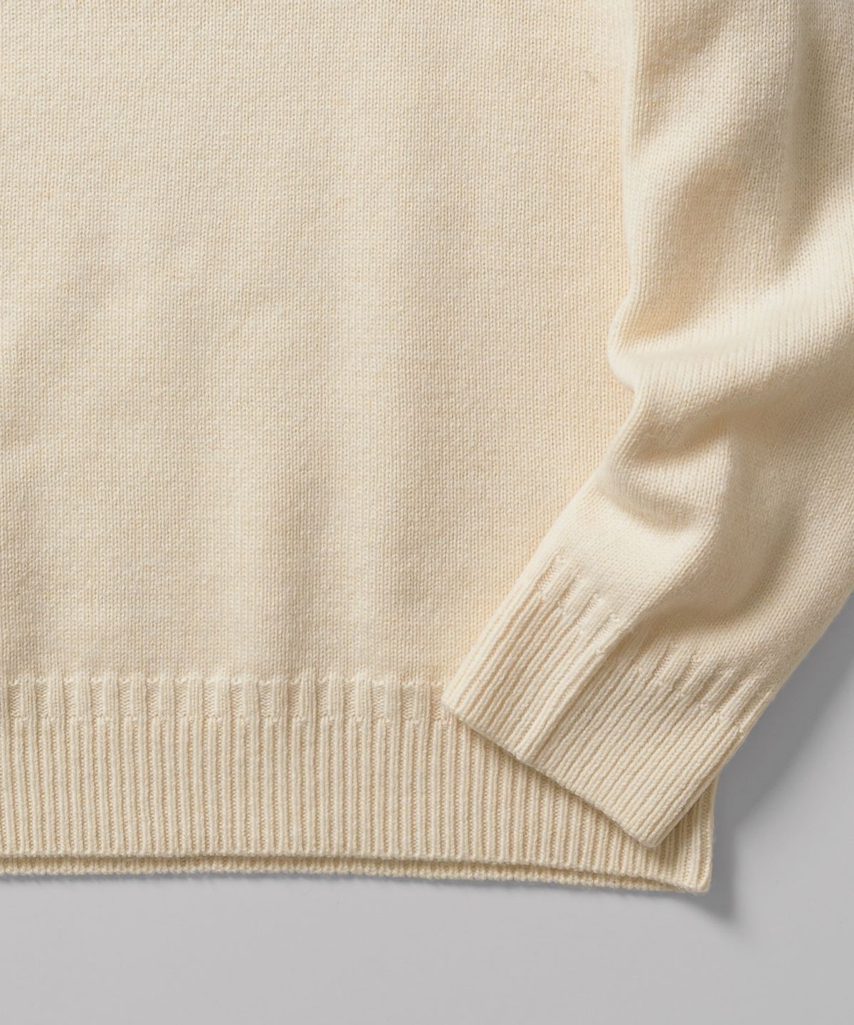 디키즈(DICKIES) 엠보스드 로고 풀오버 니트 Cream