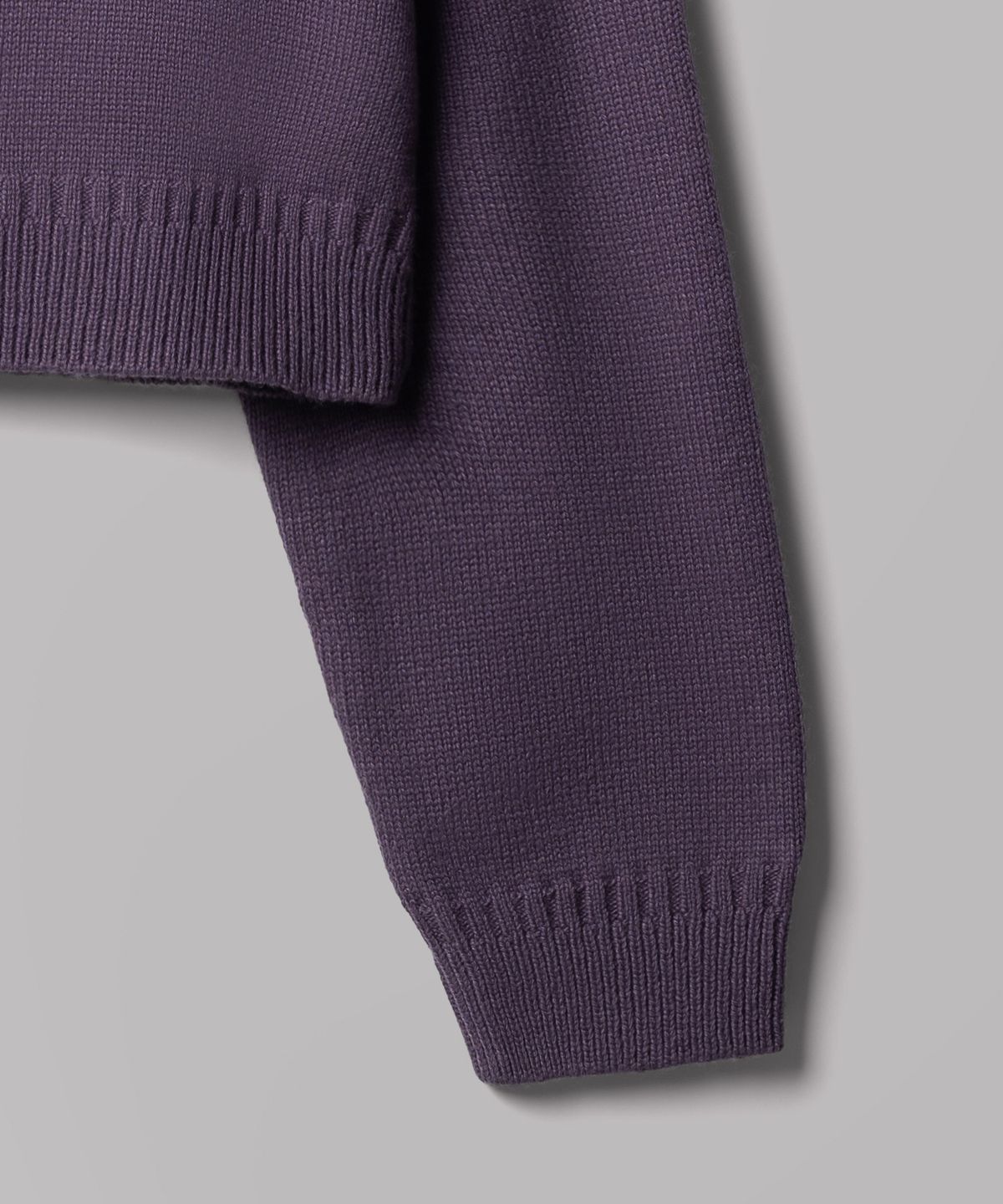 디키즈(DICKIES) 엠보스드 로고 풀오버 크롭 니트 Purple