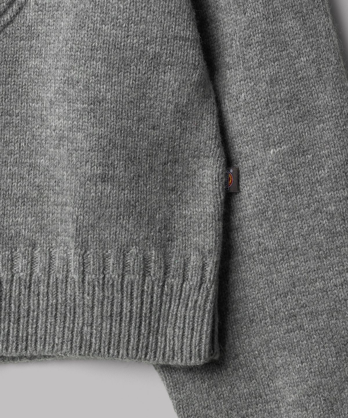 디키즈(DICKIES) 엠보스드 로고 풀오버 크롭 니트 Gray