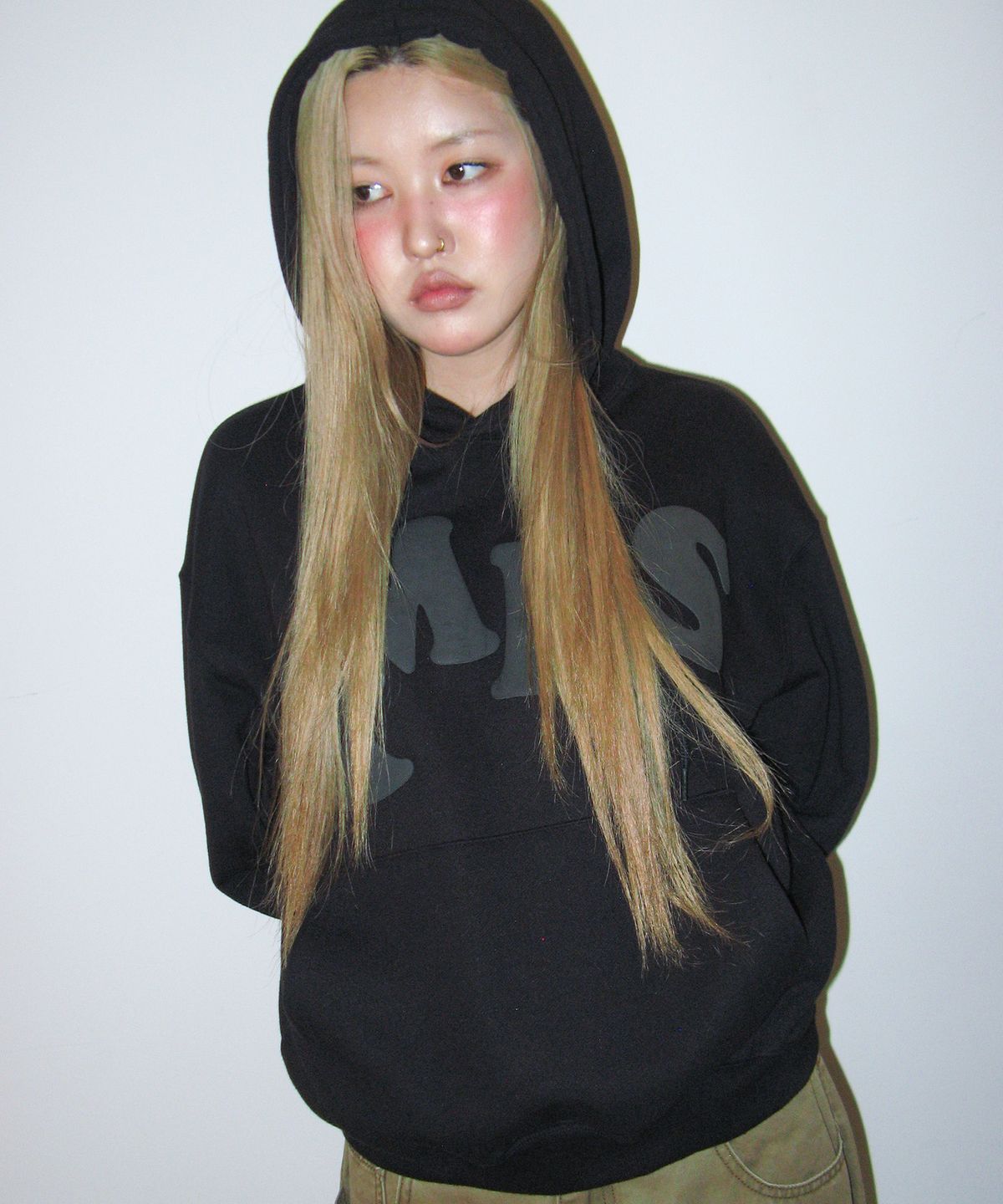 아메스 월드와이드(AMES-WORLDWIDE) BIG TYPO HOODIE BLACK