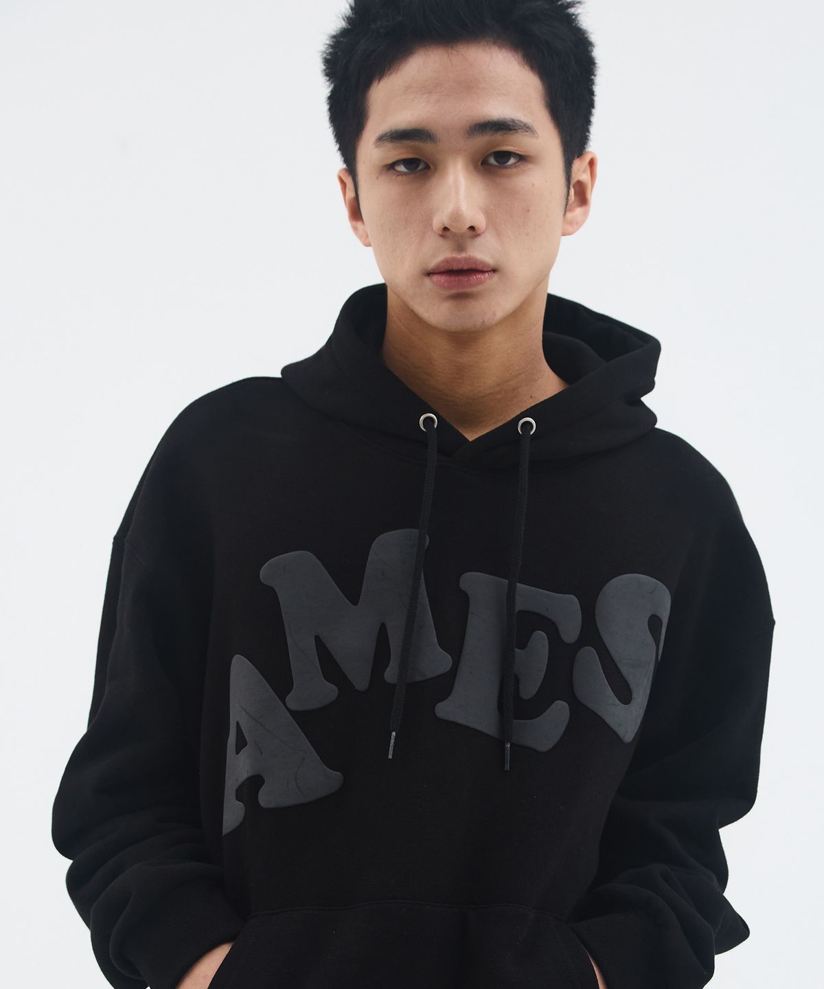 아메스 월드와이드(AMES-WORLDWIDE) BIG TYPO HOODIE BLACK