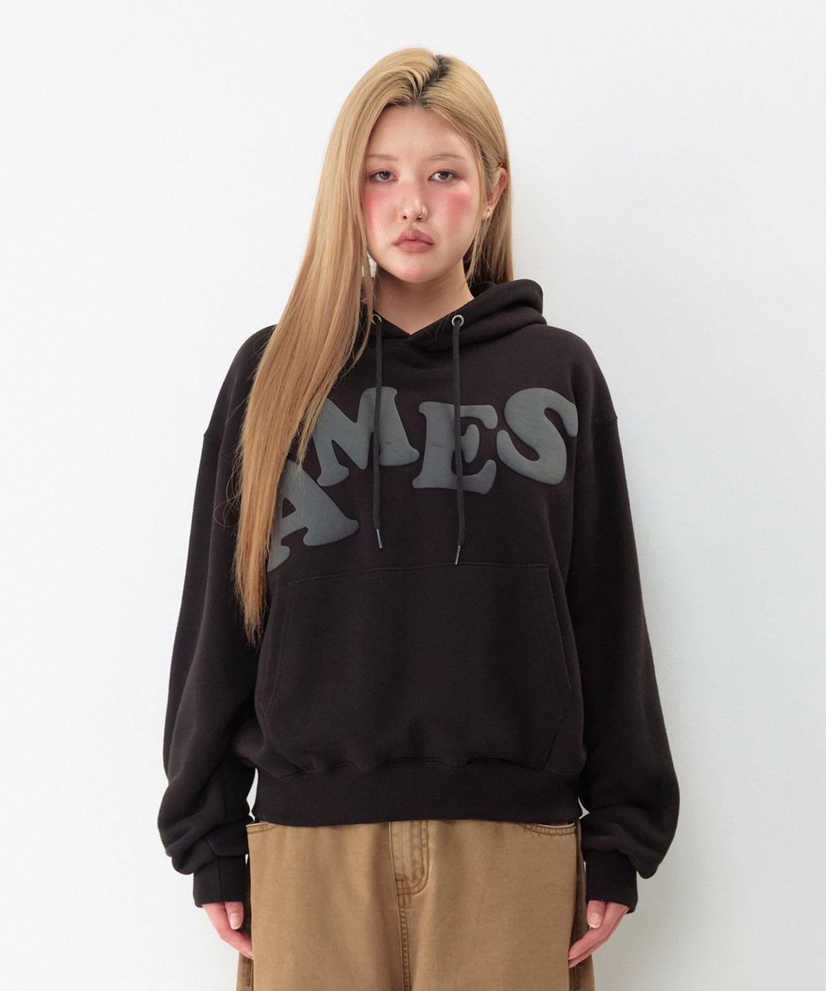 아메스 월드와이드(AMES-WORLDWIDE) BIG TYPO HOODIE BLACK