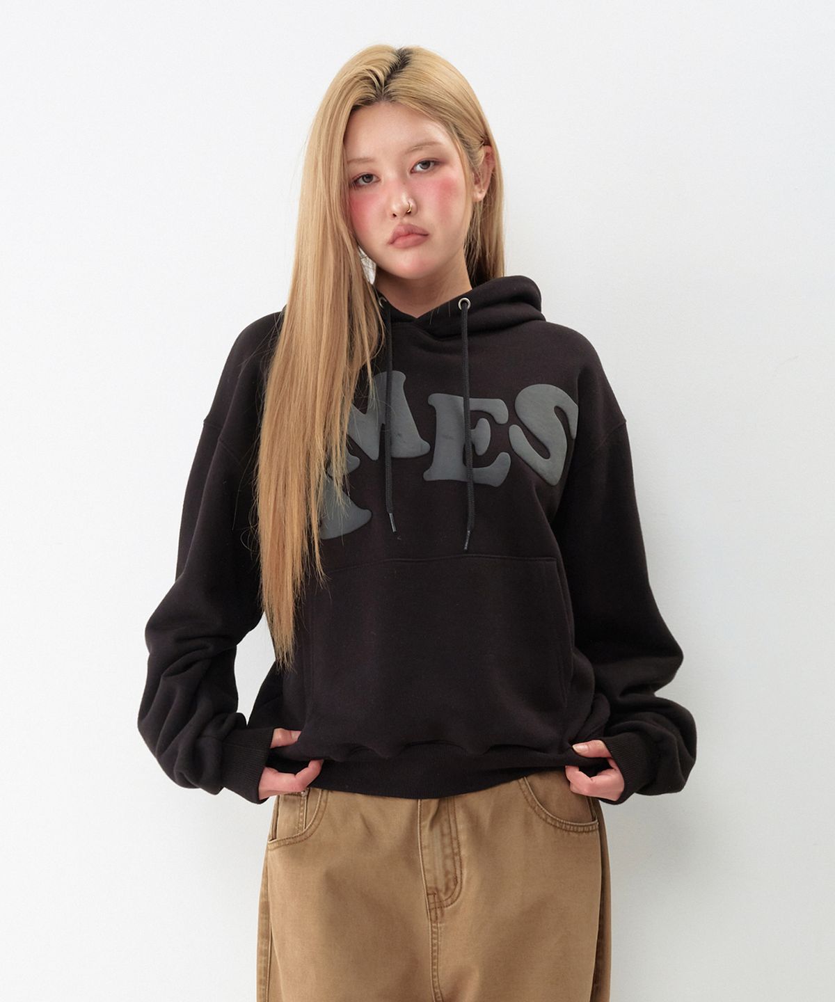 아메스 월드와이드(AMES-WORLDWIDE) BIG TYPO HOODIE BLACK