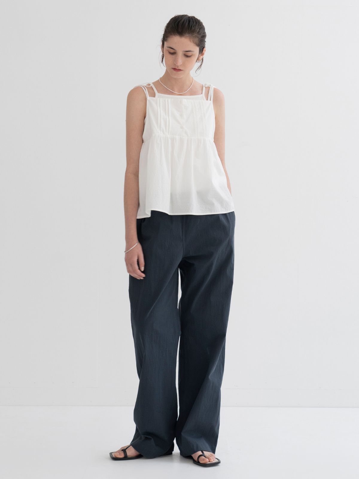 더미튼(THEMITTEN) Cottage strap blouse (white)